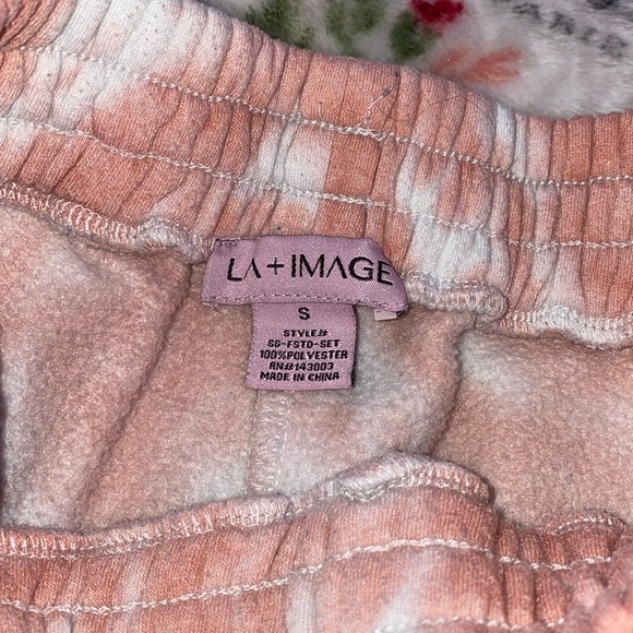 LA+ Image Small Shorts with Pockets - Picture 3 of 4